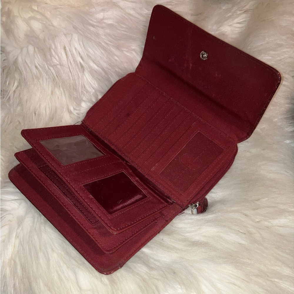 Crocodile-Embossed Red Women's Clutch - Picture 16 of 17